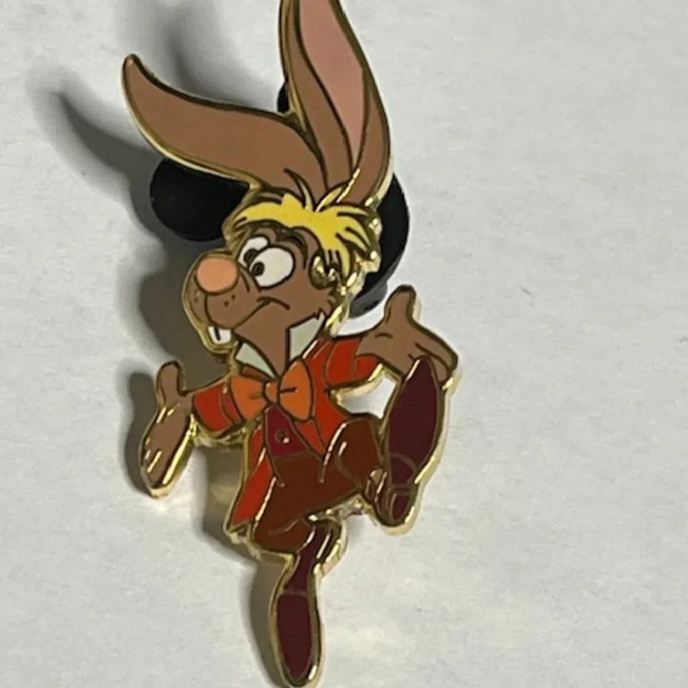 VTG Disney March Hare Alice in Wonderland Lapel Hat Vest Pin Gold Tone 1.75